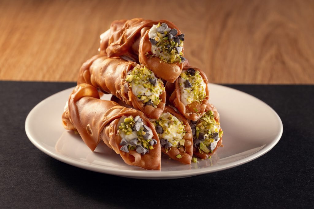 Cannoli di ricotta Ferrero, arancia e pistacchio